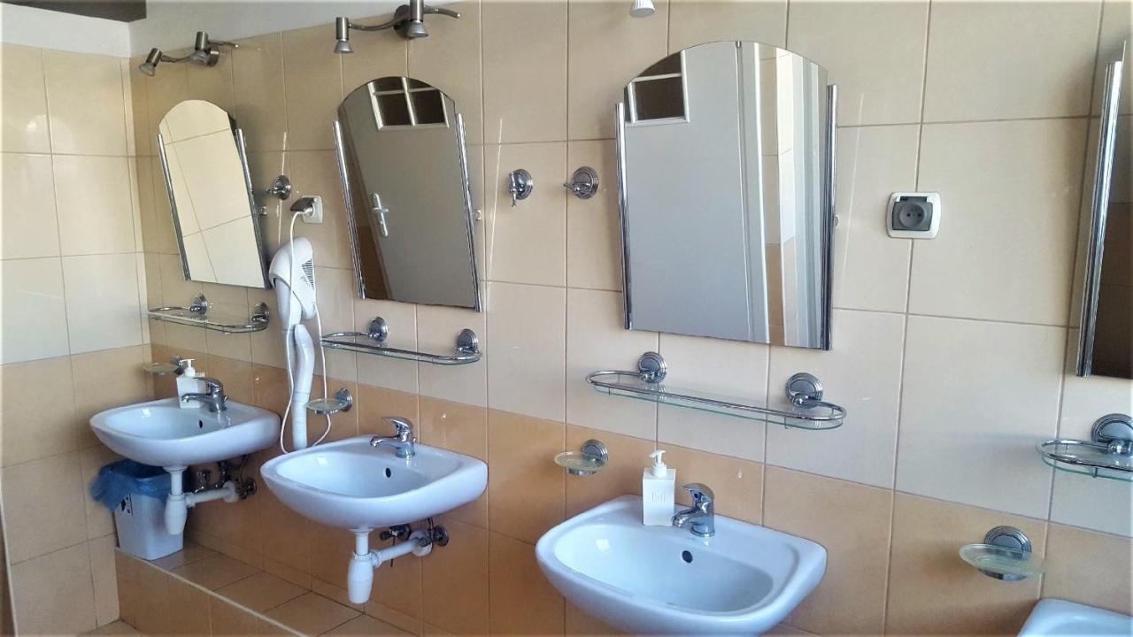 Hostel Na Zurawiej Warsaw Ngoại thất bức ảnh